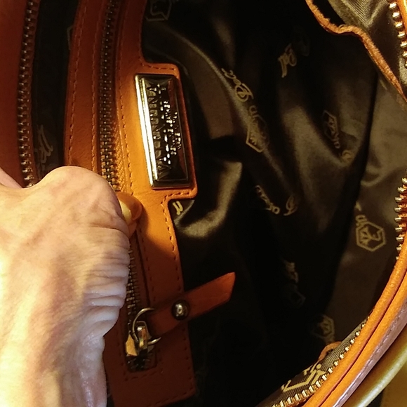 Valentina yellow and tan leather crossbody bag. - Picture 9 of 16